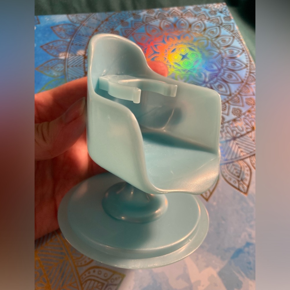 B1G2 - LOL OMG Doll Styling Chair - Buy 1, Get 2 FREE - Picture 5 of 7